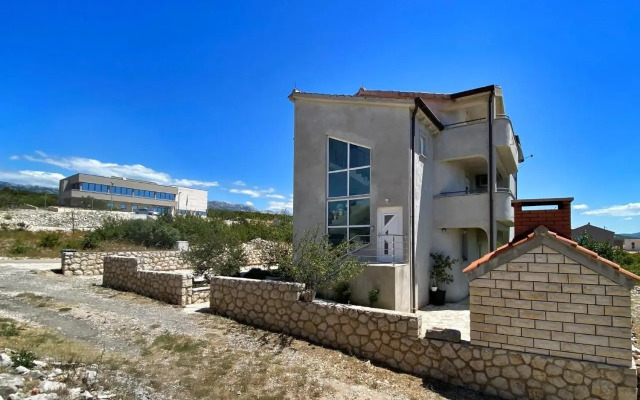Apartments with a parking space Maslenica, Novigrad - 12636