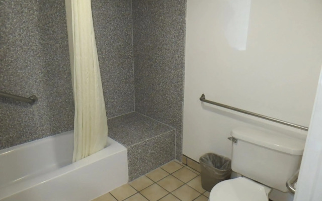 Riverside Inn & Suites