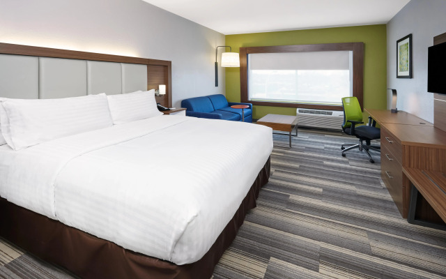 Holiday Inn Express & Suites Chicago North Shore - Niles by IHG