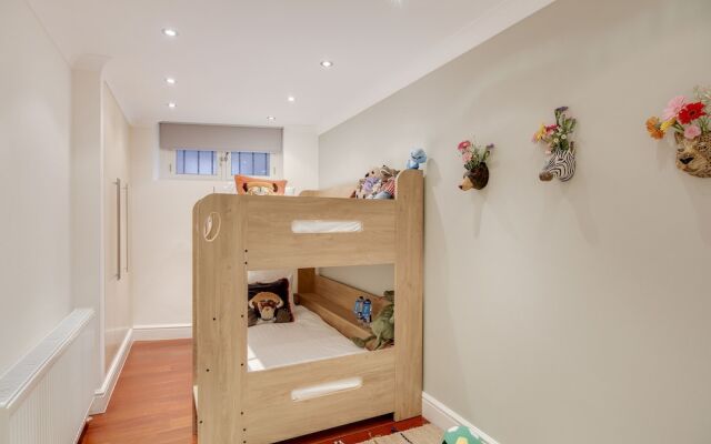 The Earl's Court Retreat - Modern & Central 2BDR with Garden