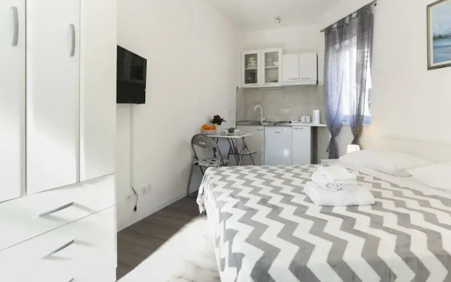 Elegant Oasis Vinisce Villa With Pool