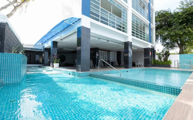 The Farallon Beach Condo by Acomodo