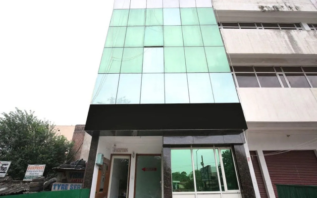 OYO 16736 Hotel Hm Crystal