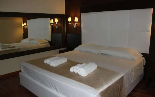 Momi's Hotel