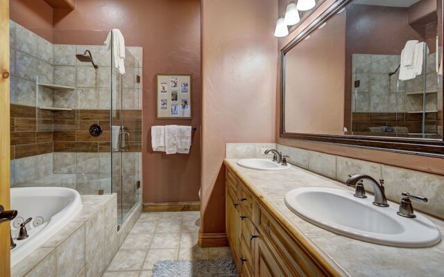 The Perfect Large Family 3 Bedroom Condo by RedAwning