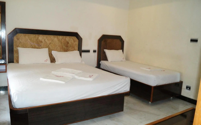 Hotel Srees by OYO Rooms