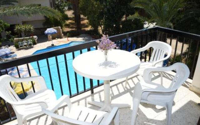 Odysseas & Eleni Hotel Apartments