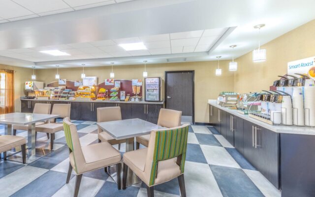 Holiday Inn Express & Suites Shawnee-Kansas City West by IHG