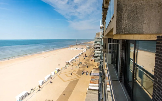 Flat in Center With Sea View