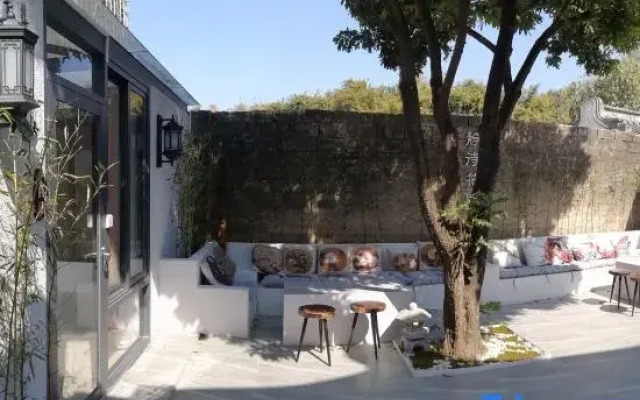 Serenity Courtyard Hotel