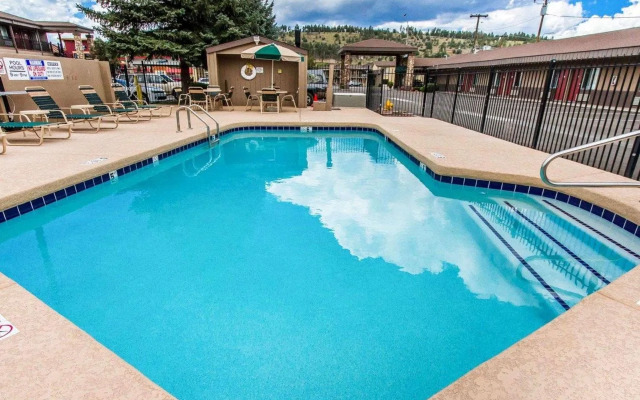 Econo Lodge University