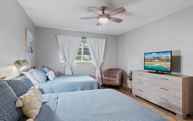 Beach Way Getaway 2 Bedroom Condo by RedAwning