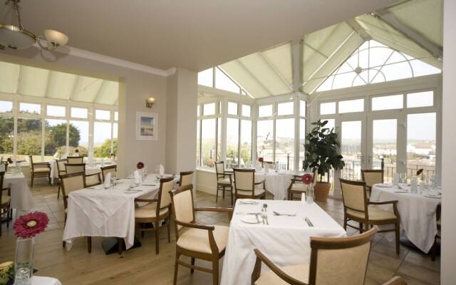 The Beach House & Porth  Sands Apartments