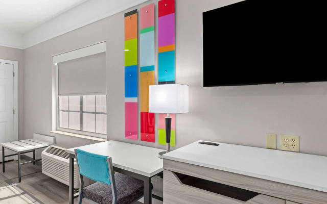La Quinta Inn & Suites by Wyndham Raymondville