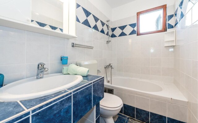 Amazing Apartment in Grebastica With 2 Bedrooms and Wifi