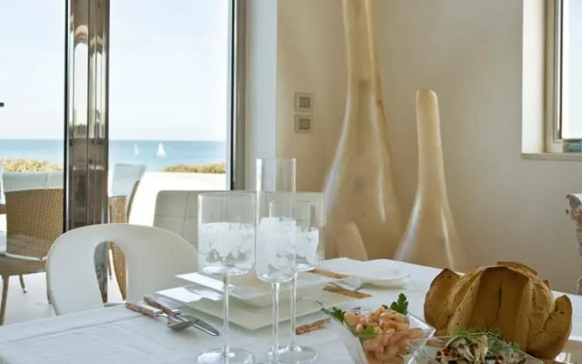 Villa Rosa Marina On The Beach