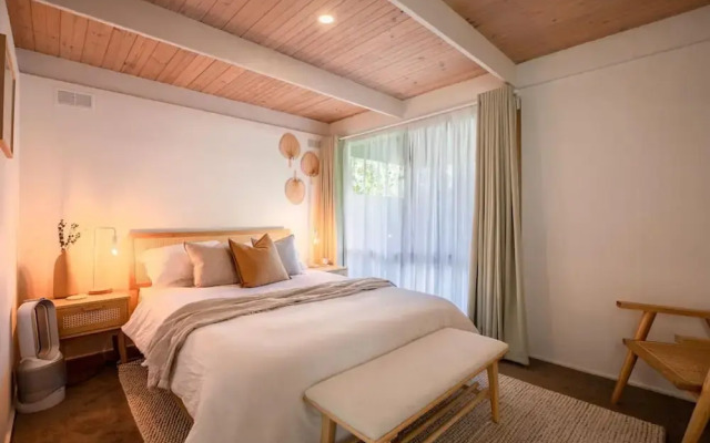 Sol Coastal Retreat - Outdoor Spa and Sauna