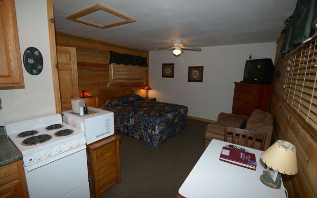 Western Riviera Lakeside Lodging