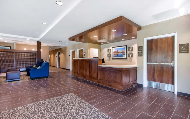 Comfort Inn & Suites at CrossPlex Village