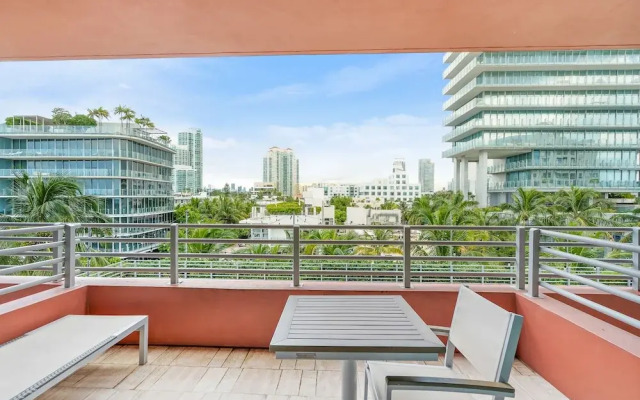 Bentley Beach Club by Edgewater One VR