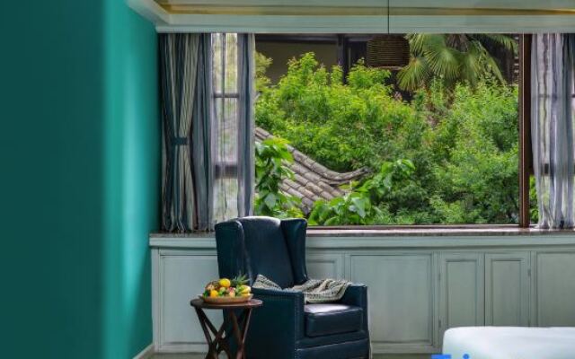 EARTHGAZE•STARSPANNG: 180-Degree Snow Mountain View Homestay (Lijiang Ancient Town Branch)