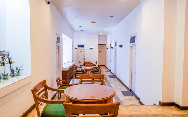 OYO 1452 Utari Near RS Borromeus