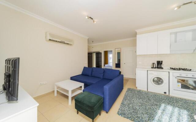 Flat With Balcony and Shared Pool in Belek