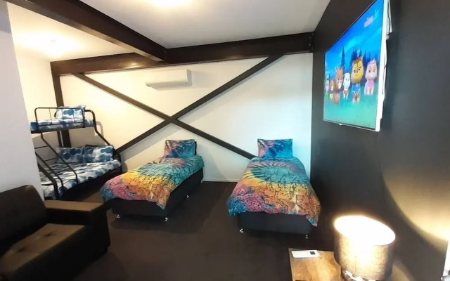 Hobart Waterfront Luxury Retreat