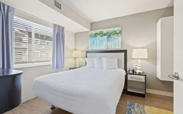 WaterWalk Extended Stay by Wyndham Kansas City - Overland Pk