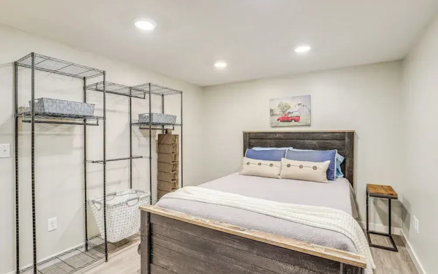 Walk to Downtown Weaverville: Quiet Apartment
