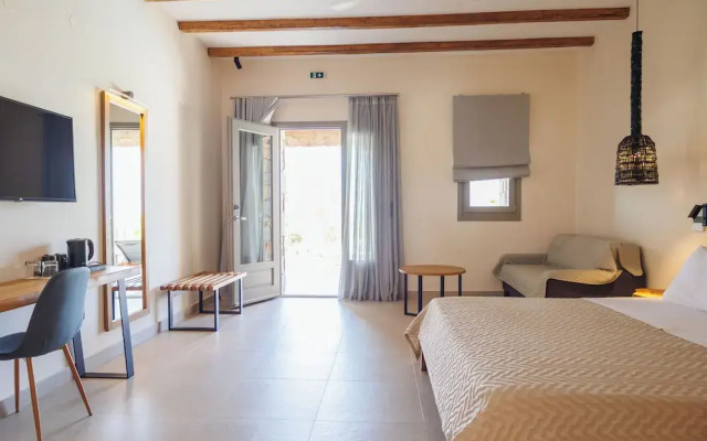 Kouros Blanc Resort & Suites