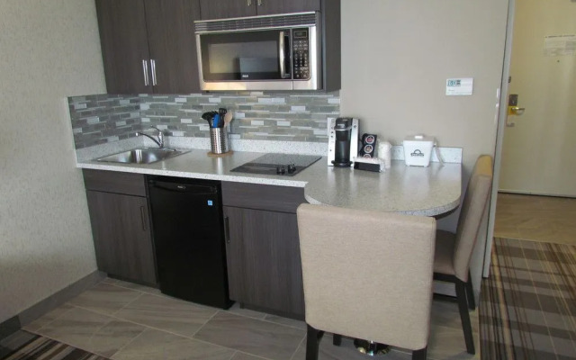 Days Inn and Suites Airdrie