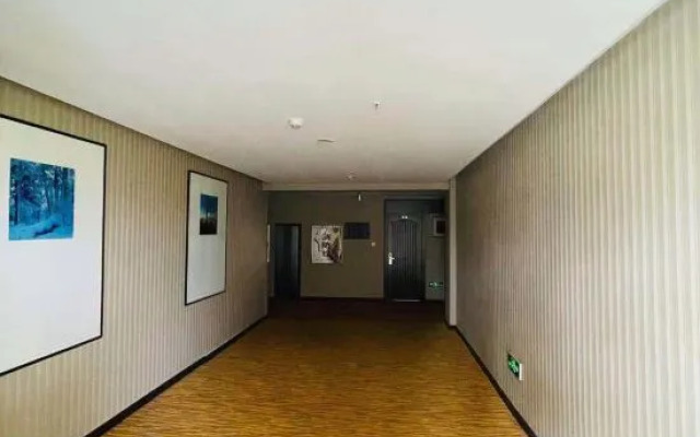Phoenix Mountain Holiday Hotel