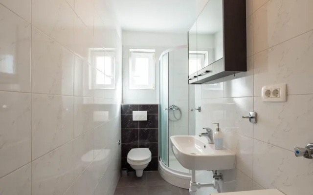 Beautiful Apartment in Podstrana With Wifi and 2 Bedrooms