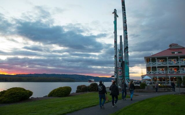 McMenamins Kalama Harbor Lodge