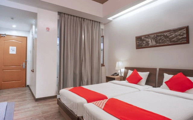 OYO 579 Anisabel Suites