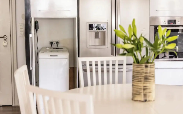 Heart of TLV Elegant Home by Sea N' Rent