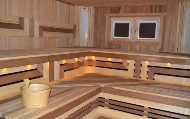 Дом Гостеев