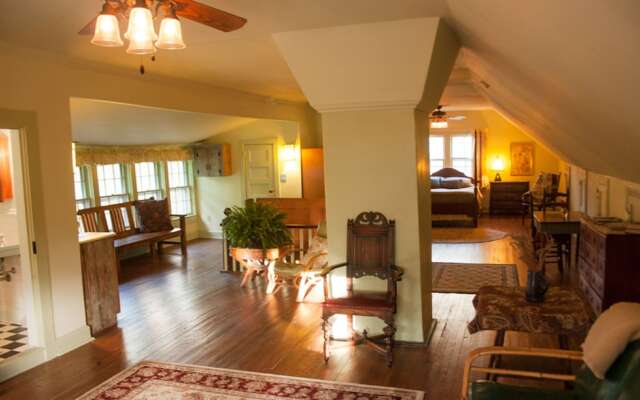 Black Mountain Inn