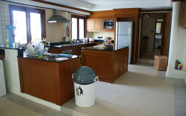 Sirinthara luxury villa