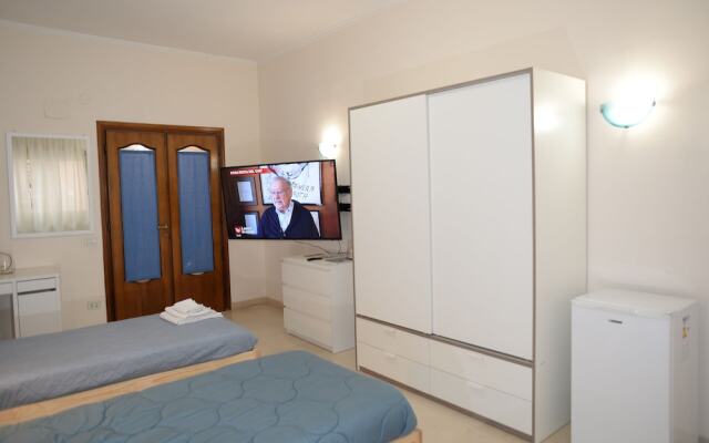 Room-emilio Home Triple Room in our Cozy