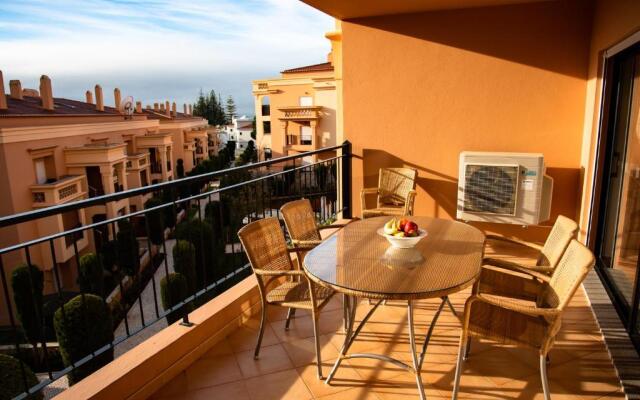 Stunning 2 Bedroom Apartment 500m to Luz Beach