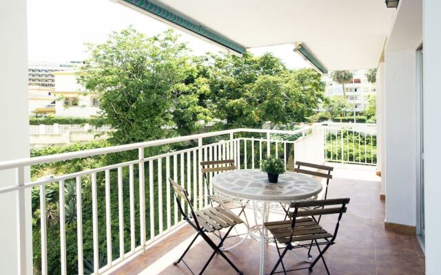 Center Incredible Views & Relax