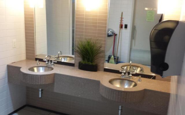 2 Bedroom 1 Bathroom Prime Location in Mississauga