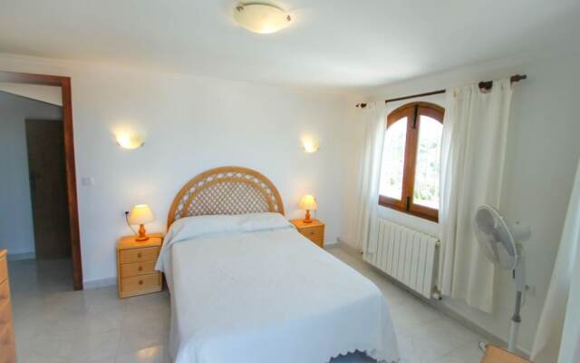 Paraiso Terrenal 4 - well-furnished villa with panoramic views by Benissa coast