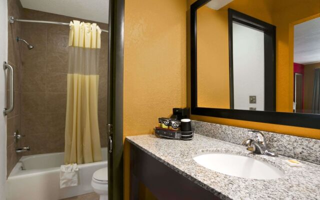 Days Inn Liberty / NE Kansas City