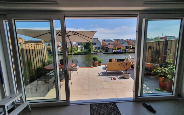 Spacious Holiday Home in Alkmaar With Garden