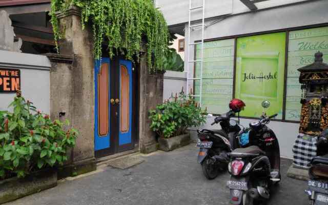 Jolie Hostel Jimbaran