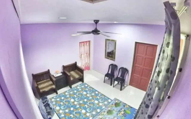 Merkang Guesthouse Pasir Puteh by OYO