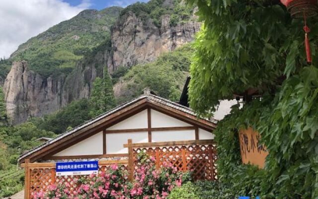 Yaqiu Courtyard Featured Hostel